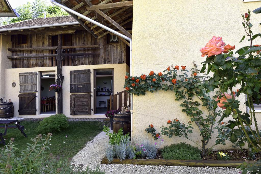 Saint-Genix-sur-Guiers La Parenthese Bed & Breakfast エクステリア 写真