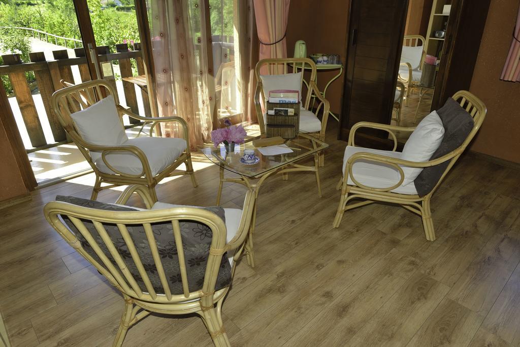 Saint-Genix-sur-Guiers La Parenthese Bed & Breakfast エクステリア 写真
