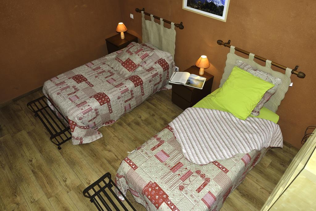 Saint-Genix-sur-Guiers La Parenthese Bed & Breakfast エクステリア 写真