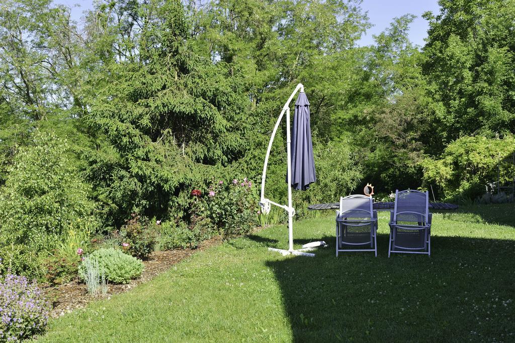Saint-Genix-sur-Guiers La Parenthese Bed & Breakfast エクステリア 写真