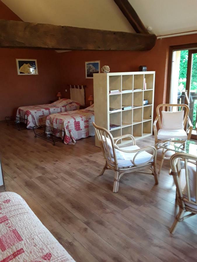 Saint-Genix-sur-Guiers La Parenthese Bed & Breakfast エクステリア 写真